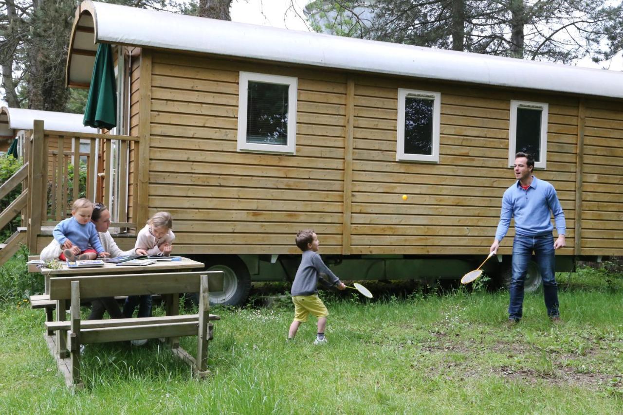 Camping Le Nid Du Parc Villars-les-Dombes Exteriör bild