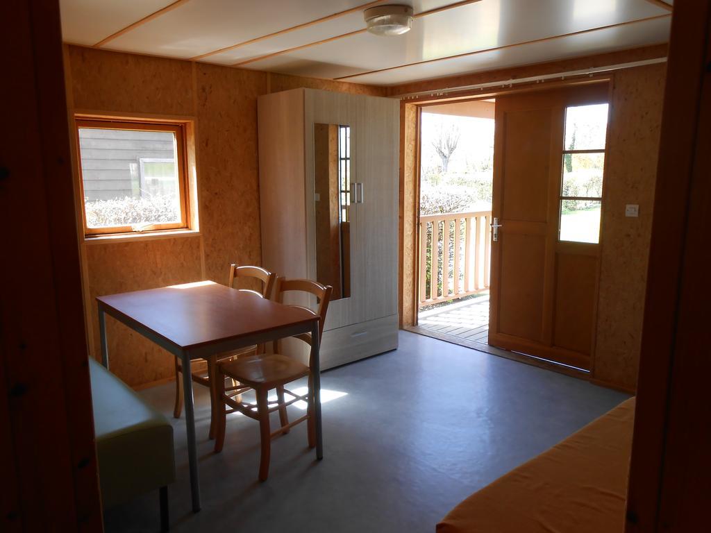 Camping Le Nid Du Parc Villars-les-Dombes Exteriör bild