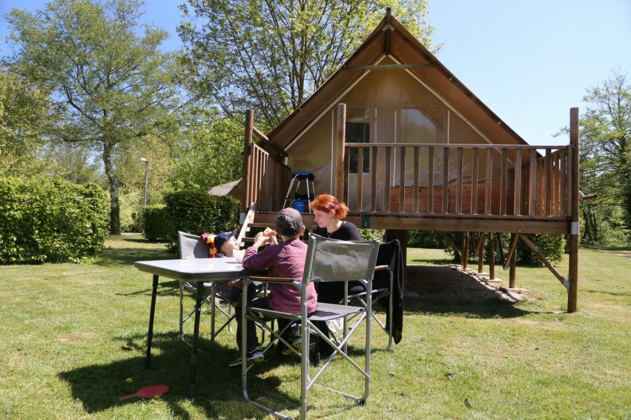 Camping Le Nid Du Parc Villars-les-Dombes Exteriör bild